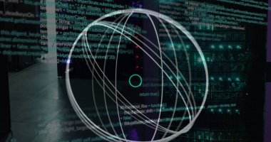 Bilgisayar sunucu odasında dönen ve veri işleme yapan soyut dairesel şekillerin resmi. Bilgisayar arayüzü ve iş veri depolama teknolojisi kavramı