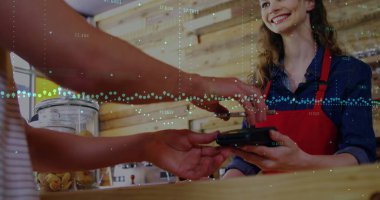 Akıllı telefondan ödeme yapan ellerle veri işleme görüntüsü. Küresel iş ve dijital arayüz kavramı, dijital olarak oluşturulmuş görüntü.