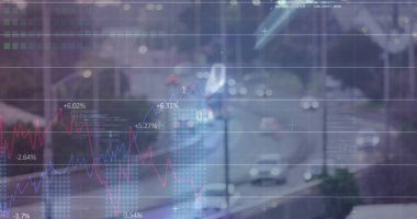 Sokaktaki arabaların üzerinden veri işleme görüntüsü. Küresel iş, finans ve dijital arayüz kavramı, dijital olarak oluşturulmuş görüntü.