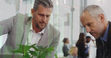 Beyaz iş adamlarının ofiste konuştuğu grafikler. İş, finans ve ekonomi kavramı, dijital olarak üretilen imaj.