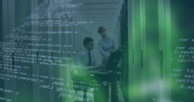 Sunucu odasındaki çeşitli iş adamlarının veri işleme görüntüsü. Küresel teknoloji, finans ve dijital arayüz kavramı, dijital olarak oluşturulmuş görüntü.