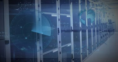 Bilgisayar sunucuları üzerinden veri işleme üzerinden küresel ve bağlantı ağının resmi. Bilgisayar arayüzü ve teknoloji kavramı.