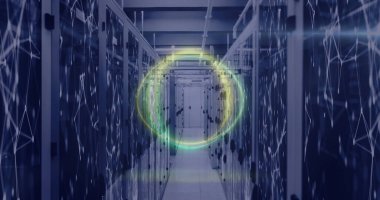 Sunucu odasının üzerinde neon şekiller. Küresel iş ve dijital arayüz kavramı, dijital olarak oluşturulmuş görüntü.