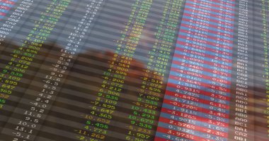 Manzara üzerinde finansal veri işleme resmi. Küresel finans, iş dünyası, bağlantılar, hesaplama ve veri işleme kavramı, dijital olarak oluşturulmuş resim.
