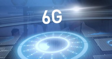 Veri işleme görüntüsü ve farklı doktorların gülümsemesi üzerine 6G metni. Küresel tıp ve dijital arayüz kavramı, dijital olarak oluşturulmuş görüntü.