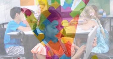 Bulmaca tasviri ve çeşitli öğrencileri teslim etmek. Küresel eğitim ve dijital arayüz kavramı, dijital olarak oluşturulmuş görüntü.