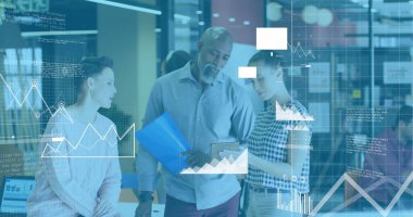 Ofiste ayakta duran ve tartışan çeşitli iş arkadaşlarının birden fazla simgesi. Dijital bileşik, çoklu pozlama, rapor, iş, küresel, bulut hesaplama, takım çalışması ve teknoloji kavramı.