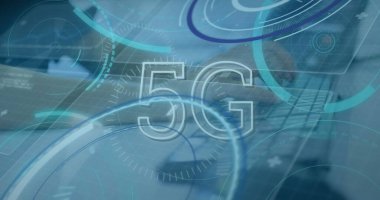 Klavye üzerinde 5G metin ve veri işleme ile tarama kapsamı resmi. Küresel teknoloji, bilgisayar ve dijital arayüz kavramı, dijital olarak oluşturulmuş resim.