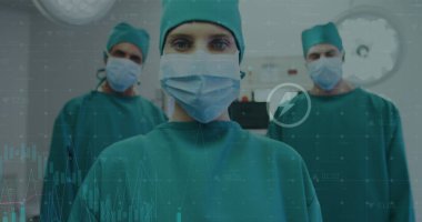 Hastanedeki ameliyathanedeki cerrah ekibinin istatistiksel veri işleme görüntüsü. Tıbbi sağlık ve teknoloji konsepti