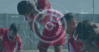 Bir grup çift ırklı sporcu öne eğilip ayak parmaklarına dokunuyor. Kırmızı forma giyiyorlar, şort giyiyorlar ve kısa siyah saçları var.