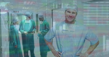 Hastanedeki gülümseyen beyaz erkek cerrahın portresi üzerinde istatistiksel veri işleme görüntüsü. Tıbbi sağlık ve teknoloji konsepti