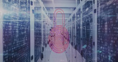 Bilgisayar sunucu odasına karşı güvenlik kilidi simgesi ve matematiksel denklemlerin resmi. Siber güvenlik ve iş veri depolama teknolojisi kavramı