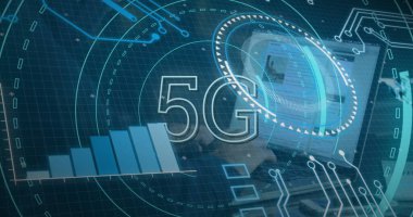 Klavye üzerinde 5G metin ve veri işleme ile tarama kapsamı resmi. Küresel teknoloji, bilgisayar ve dijital arayüz kavramı, dijital olarak oluşturulmuş resim.