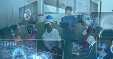 Bir grup çift ırklı sporcu yüksek teknolojili ekipmanlarla antrenman yapıyor. Spor kıyafetleri giyiyorlar ve sunuma odaklanıyorlar.