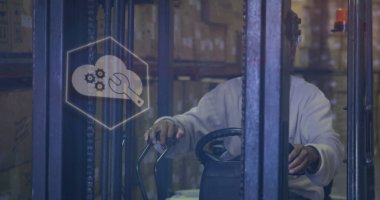 Depodaki Afrikalı Amerikalı erkek işçinin veri işleme görüntüsü. Küresel iş ve dijital arayüz kavramı, dijital olarak oluşturulmuş görüntü.