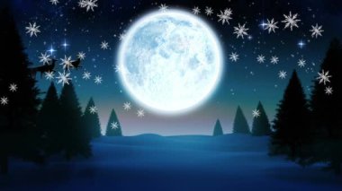 Gece animasyonu kış manzarası, düşen kar taneleri. Arka planda ay var. Noel Baba kızakta ren geyikleri tarafından çekiliyor. Noel kutlaması konsepti, dijital olarak oluşturulmuş görüntü.