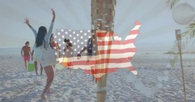 Sahilin tadını çıkarıyorlar, Amerikan bayrağı animasyonu olan insanlar. Tatil, özgürlük, vatanseverlik, deniz kenarı, kutlama, yaz