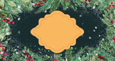 Fotokopi alanı olan bir tabela, yeşil arka planda noel ağacı dalları. Noel, gelenek ve kutlama konsepti dijital olarak oluşturulmuş imaj.