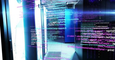 Bilgisayar sunucuları üzerinden dijital veri işleme resmi. Dijital olarak oluşturulmuş küresel bağlantılar, hesaplama ve veri işleme kavramı.