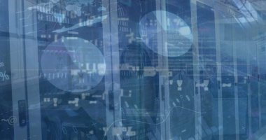 Bilgisayar sunucuları üzerinden finansal veri işleme resmi. Küresel finans, iş, bağlantılar, hesaplama ve veri işleme kavramı dijital olarak oluşturuldu.