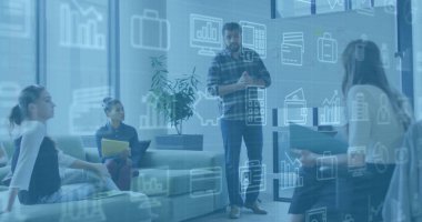 Ofisteki çeşitli iş adamları üzerinde finansal ikonlar ve veri işleme imajı. Küresel finans, iş, bağlantılar, hesaplama ve veri işleme kavramı dijital olarak oluşturuldu.