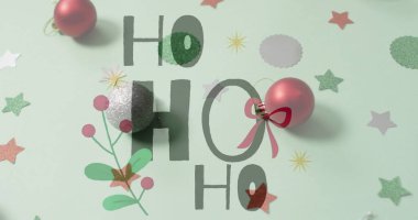 Şenlik arka planında HO metin resmi olan Noel süsleri. Tatiller, kutlamalar, kutlamalar, tatiller, kış, Noel ışıkları