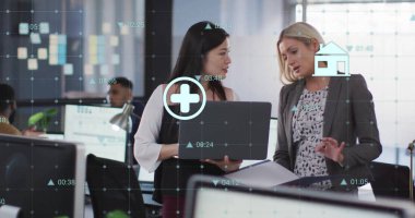 Ofiste iş tartışan çeşitli kadın meslektaşların veri işleme görüntüsü. Teknoloji, iş ve dijital arayüz kavramı dijital olarak oluşturulmuş görüntü.