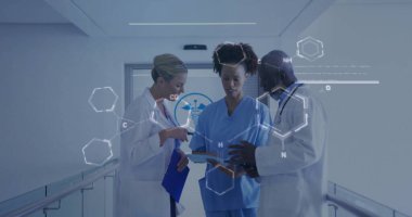 Hastanedeki çeşitli doktorlar üzerinde kimyasal formülle veri işleme görüntüsü. Küresel tıp, bilim, bilgisayar ve dijital arayüz kavramı dijital olarak oluşturulmuş görüntü.