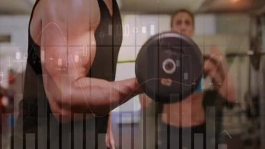 Spor salonunda ağırlık kaldırma, finansal veri işleme, kas gücü üzerinde animasyon. Fitness, egzersiz, vücut geliştirme, teknoloji, eğitim