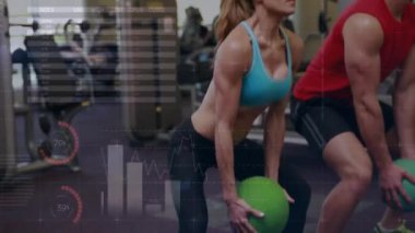 Spor salonunda egzersiz yapan insanların sağlık verileri ve istatistik animasyonları. egzersiz, egzersiz, sağlık, teknoloji
