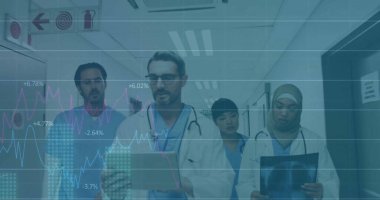 Hastanedeki çeşitli doktorların finansal veri işleme görüntüsü. Küresel tıp, bağlantılar, hesaplama ve veri işleme kavramı dijital olarak oluşturulmuş görüntü.