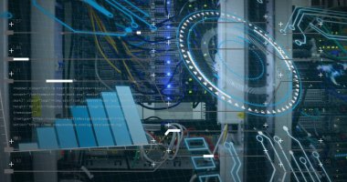 Bilgisayar sunucuları üzerinden dijital veri işleme resmi. Dijital olarak oluşturulmuş küresel bağlantılar, hesaplama ve veri işleme kavramı.