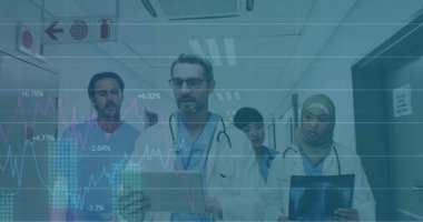 Hastanedeki çeşitli doktorların finansal veri işleme görüntüsü. Küresel tıp, bağlantılar, hesaplama ve veri işleme kavramı dijital olarak oluşturulmuş görüntü.