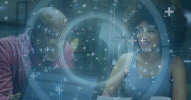 Çeşitli iş adamlarının iş görüşmelerini tarayan bir görüntü. Küresel iş ve dijital arayüz kavramı dijital olarak oluşturulmuş görüntü.