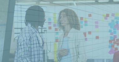 Ofisteki çeşitli iş adamlarıyla ilgili finansal veri işleme resmi. Küresel finans, iş, bağlantılar, hesaplama ve veri işleme kavramı dijital olarak oluşturuldu.