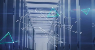 Bilgisayar sunucuları üzerinden dijital veri işleme ile bağlantıların resmi. Küresel bağlantılar, bulut hesaplama ve veri işleme kavramı dijital olarak oluşturulmuş resim.