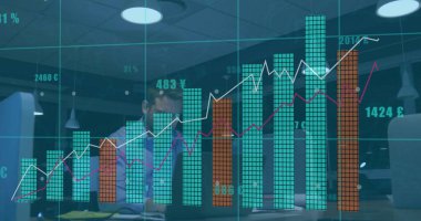 Laptop kullanan Kafkas iş adamının veri işleme ve diyagramlarının görüntüsü. Küresel iş ve dijital arayüz kavramı dijital olarak oluşturulmuş görüntü.