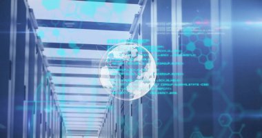 Bilgisayar sunucuları üzerinde veri işleme olan dünya görüntüsü. Dijital olarak oluşturulmuş küresel bağlantılar, hesaplama ve veri işleme kavramı.