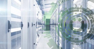 Bilgisayar sunucuları üzerinde tarama ve veri işleme resmi. Küresel finans, iş, bağlantılar, hesaplama ve veri işleme kavramı dijital olarak oluşturuldu.