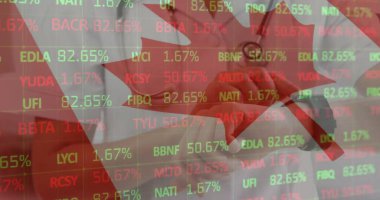 Kanada bayrağının beyaz kadın doktor üzerindeki görüntüsü. Ukalalık taslıyor. Küresel finansman, ilaç ve dijital arayüz kavramı dijital olarak oluşturulmuş görüntü.
