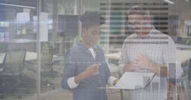 Veri işleme görüntüsü ve çeşitli meslektaşların ofiste çalışmaları tartışması üzerine diyagramlar. Küresel iş ve dijital arayüz kavramı dijital olarak oluşturulmuş görüntü.