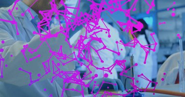 Laboratuvardaki beyaz erkek bilim adamı üzerindeki bağlantı ağının görüntüsü. Küresel bilim, bağlantılar, hesaplama ve veri işleme kavramı dijital olarak oluşturulmuş görüntü.