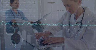 Hastanede çalışan çeşitli kadın doktorların finansal veri işleme görüntüsü. Küresel finansman, ilaç ve dijital arayüz kavramı dijital olarak oluşturulmuş görüntü.