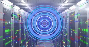 Bilgisayar sunucuları üzerinde tarama ve veri işleme resmi. Küresel finans, iş, bağlantılar, hesaplama ve veri işleme kavramı dijital olarak oluşturuldu.