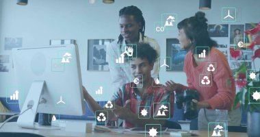 Ofisteki çeşitli iş adamları üzerinde ekolojik simgeler ve veri işleme imgeleri. Küresel finans, iş, bağlantılar, hesaplama ve veri işleme kavramı dijital olarak oluşturuldu.