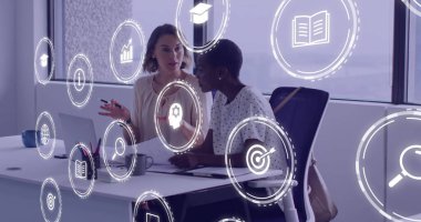 Ofisteki çeşitli iş adamları üzerinde dijital iş simgelerinin resmi. Küresel finans, iş, bağlantılar, hesaplama ve veri işleme kavramı dijital olarak oluşturuldu.