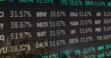 Karanlık arka planda finansal veri işleme resmi. Küresel finans, iş, bağlantılar, hesaplama ve veri işleme kavramı dijital olarak oluşturuldu.