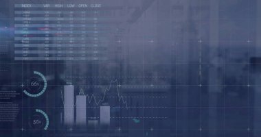 Şehir manzarası üzerinde finansal veri işleme resmi. Küresel finans, iş, bağlantılar, hesaplama ve veri işleme kavramı dijital olarak oluşturuldu.