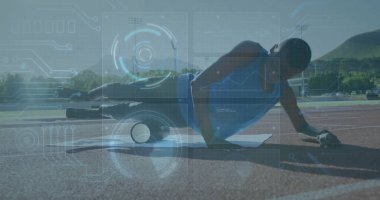 Dijital arayüz görüntüsü, atletin açık havada kalas egzersizi yapması üzerine. Fitness, atletizm, teknoloji, egzersiz, eğitim, spor