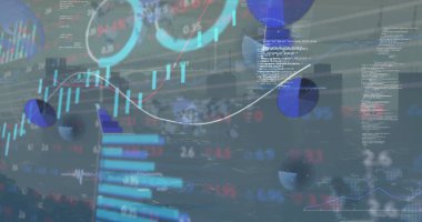 Şehir manzarası üzerinde finansal veri işleme resmi. Küresel iş, finans, iletişim ve dijital arayüz kavramı dijital olarak oluşturulmuş görüntü.